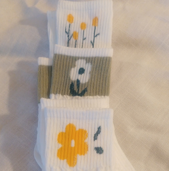 Womens Floral Patterned Socks NWOT - Picture 2 of 4
